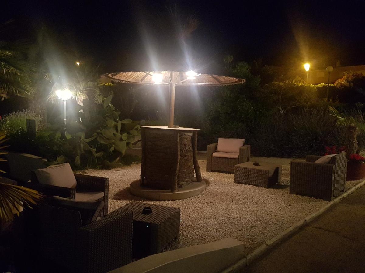 Brit Hotel Confort Helios 아그 외부 사진