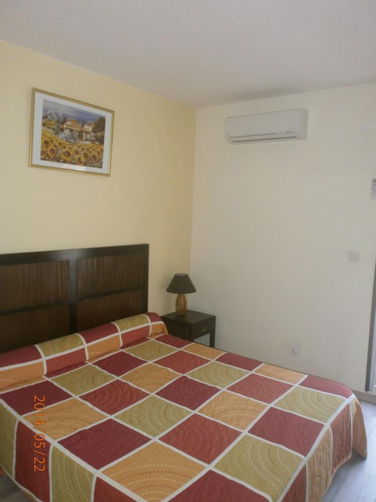 Brit Hotel Confort Helios 아그 외부 사진