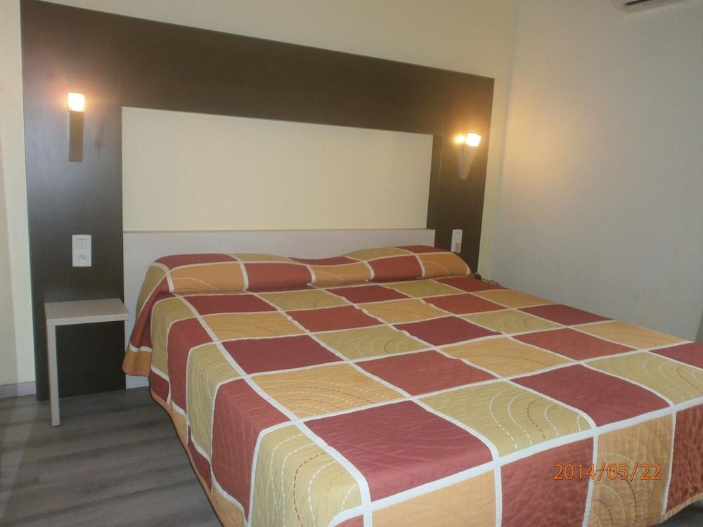 Brit Hotel Confort Helios 아그 외부 사진